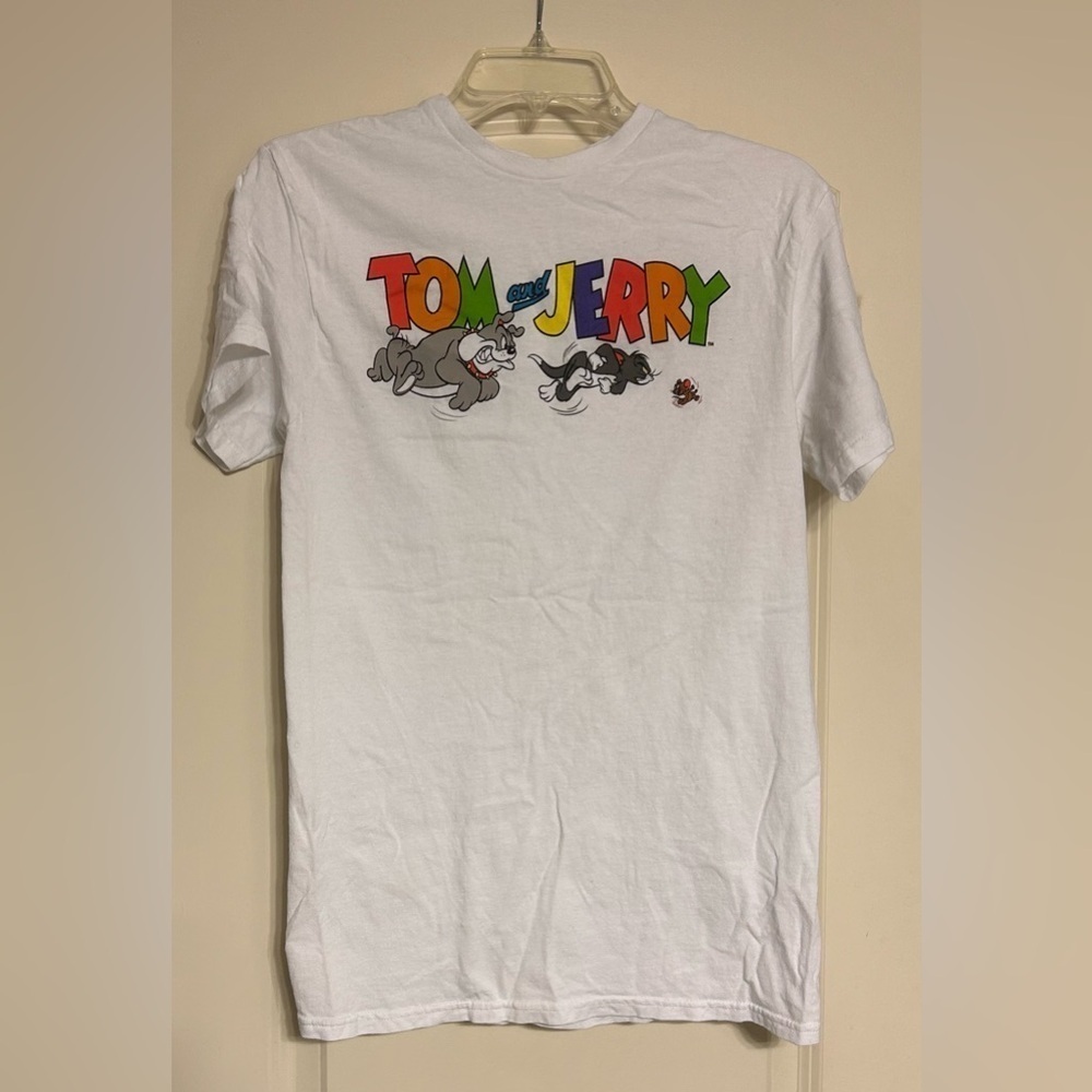 Tom and Jerry shirt size medium